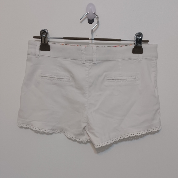 ⚡️SALE⚡️White Short Shorts - Picture 4 of 6